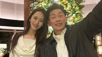 「お似合いすぎて最高」近藤千尋 夫ジャンポケ・太田の誕生日にホテルディナー！夫婦寄り添う2ショット＆娘たちに密着されてデレ顔
