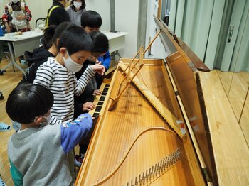【出来立ての食事と上質な芸術体験をこどもたちに】横浜市寿町・麦田町の子ども食堂でプロのアーティストと一緒に様々な分野の芸術を楽しく学べる「子ども食堂とアート体験」2025年9月で５周年を迎えます！