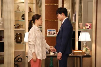 佐都（土屋太鳳）と「まんぷく屋」に忍び寄る魔の手…『やんごとなき一族』第6話予告