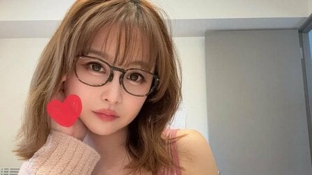 鈴木奈々 豪華自宅の“真っ白キッチン”を公開！「モデルルームみたい」鏡に映った美脚際立つランジェリー姿も「生足を普段は絶対に出しません！」