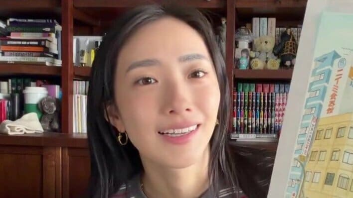【画像6枚】「本当に凄すぎ」とファン絶賛！中田クルミ 窓ガラス内部まで描いた緻密すぎる水彩画作品を見る