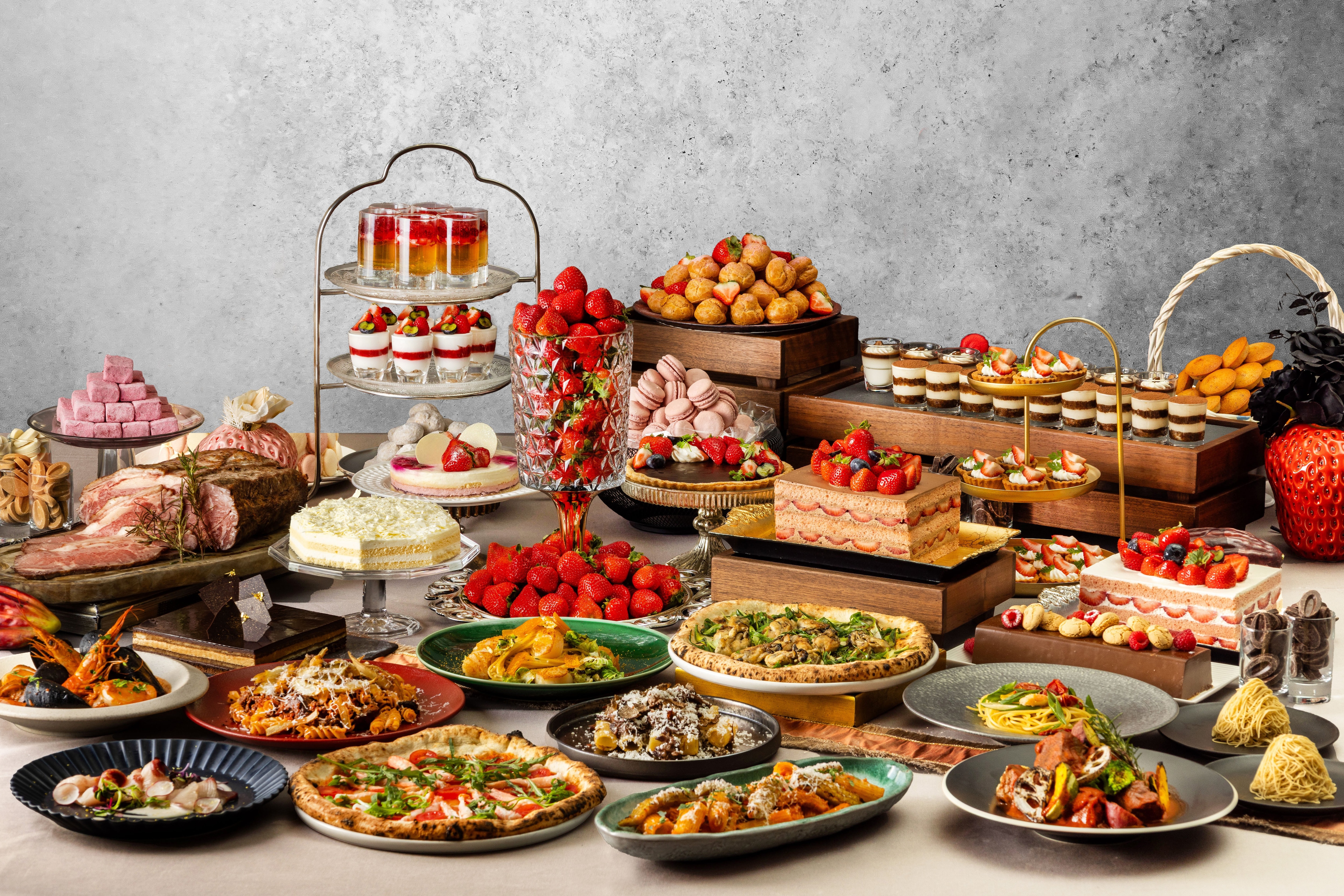 XEX Winter Buffet 2025」 苺×チョコレートのドルチェと冬の旬食材