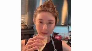 「すごい豪邸」高岡早紀 自宅の広々キッチンで料理姿を公開！整理されたスタイリッシュ空間で野菜たっぷり6品の副菜作りに「センスが大好き」