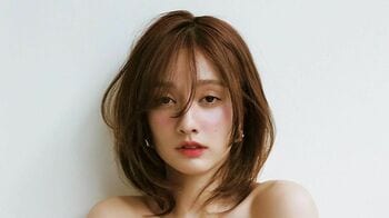 谷まりあ 大人の魅力全開！色っぽい表情の肩出しショット公開にファン悶絶！「こ、これは現実か！？」