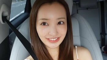 新居公開で話題！板野友美 高級SUVの新車購入で内装紹介「ブラックにするかすごい迷った…」自身で運転し江ノ島のドライブコース満喫する姿も