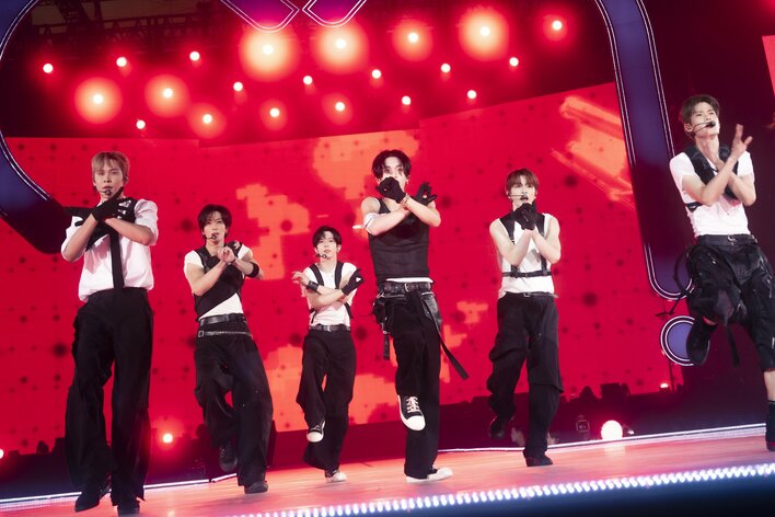 【画像25枚】「愛♡スクリーム」にファン大熱狂！東方神起、NCT、aespaら全16組の豪華アーティストが集結したSMTOWNの写真を見る