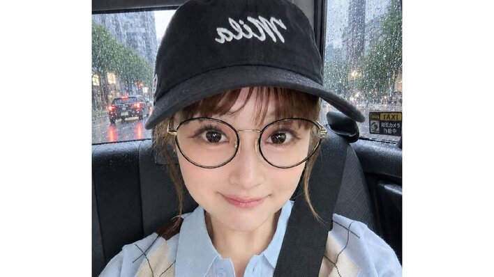 鈴木奈々 実兄が広々自宅のソファで寝転がる姿を公開！白を基調とした“モデルハウス級”の洗練空間に「センスいい」「すごい豪邸」