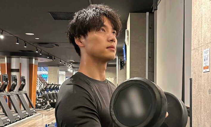 【実際の投稿】スーツ姿からは想像がつかない！？福士蒼汰の筋肉ショットを見る