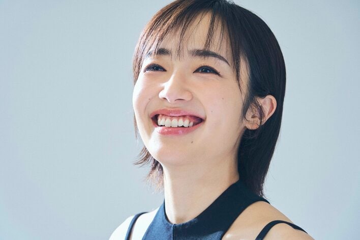 【写真10枚】ブラックの肩出しドレスを着こなす森田望智の撮り下ろしカットを見る