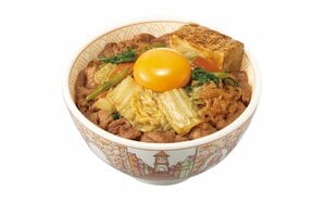 【すき家】毎年人気な「月見すきやき牛丼」が今年も登場！コチュジャンがきいた「月見辛旨すきやき牛丼」も期間限定