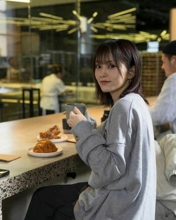 山本彩　兄との“ツーショット”公開！ファンもおどろき「匂わせ写真みたい」ガラス越しに男性の姿が･･･