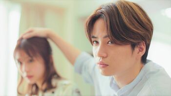 進藤（渡辺翔太）の詮索に動揺する匠（菊池風磨）と八重（長濱ねる）『ウソ婚』第5話予告