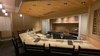 136名の鮨職人に理論を伝授した「すしログ」大谷が、酒蔵も惚れる若き名店「みつい」と、1日限りの特別日本酒ペアリング会を開催！
