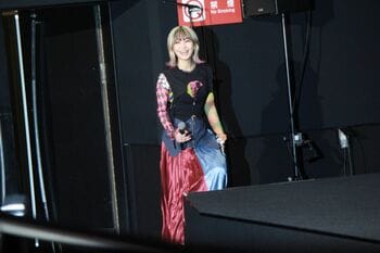 LiSA 第一子出産後、初の公の場！「スパイダーマン」イベントにサプライズ登場