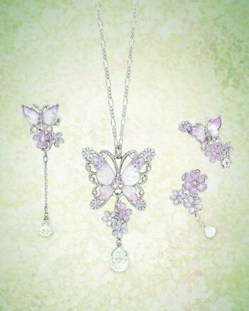 【ANNA SUI】爽やかな「ロマンティックホワイト」コレクション