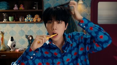 セナ様 BTS JIN プロデュース パジャマ BTS・Jin ナチュラルなパジャマ姿や、ビシッと決めたお出かけ前など“五