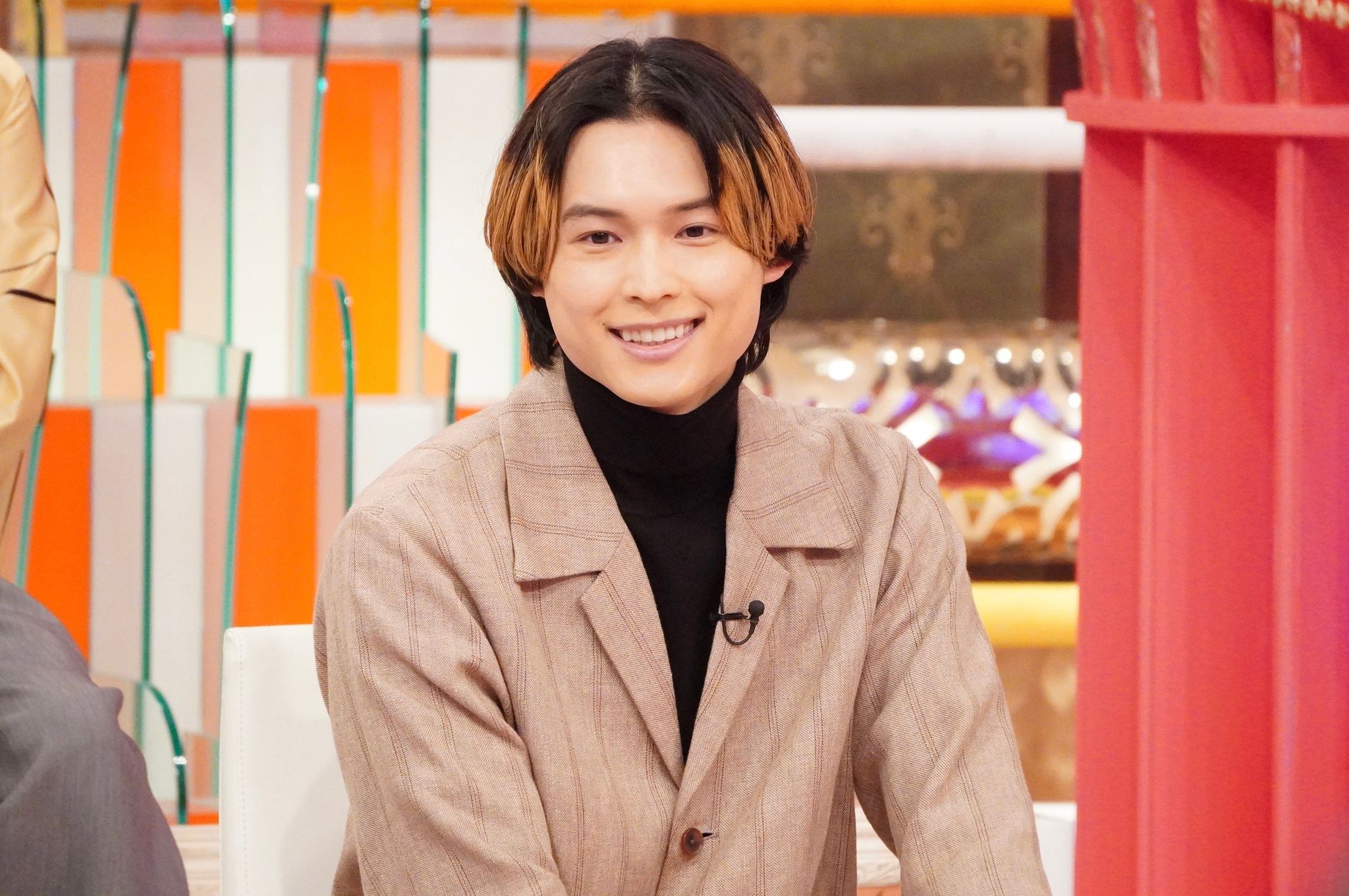SixTONES・松村北斗が人気の理由は“まばたきが多い”から！？視力回復