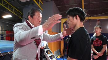 藤波辰爾がドラゴンビンタで闘魂注入！69歳の現役レスラーが特別コーチとして参戦