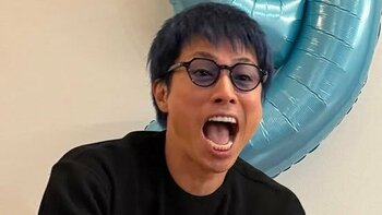 田村淳 謎行事で9歳長女の誕生日を祝福！？「小さい頃は恐怖を感じなかったけれど…」満面の笑顔で娘と楽しむ姿に「パパの顔も最高」