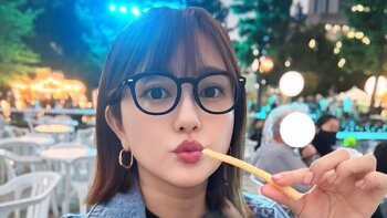 夫も顔寄せ…2児の母・菊地亜美 家族4ショット公開！生後2ヵ月次女を抱っこし花火ショーを満喫する姿にファンもほっこり