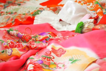 【創業54年のナイスベビー】お宮参りの新柄衣装レンタルを開始。桜織りの正絹など写真映えするトレンドデザインをラインナップ