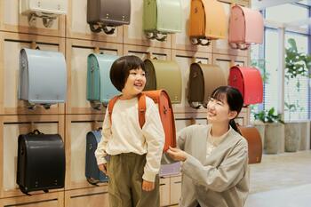 土屋鞄、新形態のランドセル複合店「THE RANDOSERU」をさいたま、広島など全国6店舗で2026年1月31日オープン