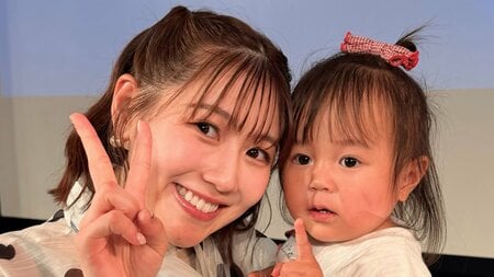 2児の母・西野未姫 1歳長女が“AKB風衣装”でアイドルに！？手作りの赤チェックコーデでニコニコ笑顔のショットに「小さなＡＫＢ！？」