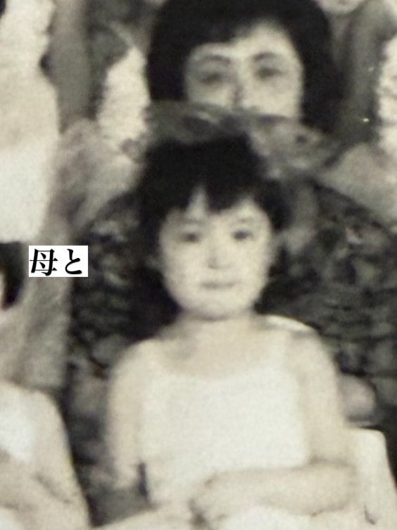 【画像11枚】「似ておられる♪」安藤優子(67) 母＆祖母と並んだ“可愛すぎる”幼少期ショットや母手作りの衣装などを見る