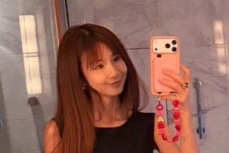 ほしのあき(49) 14歳長女のミニ丈“制服風ワンピ”着こなすショット披露！美スタイル際立つ母娘のワンピース姿に「とってもお似合いです」