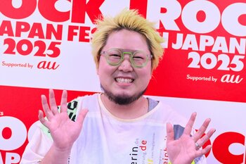 こっちのけんと初ロッキンに「ちょっと緑入りすぎちゃって…」バンドアレンジ『はいよろこんで』＆即興ボイパ披露で爆アゲ【ROCK IN JAPAN FESTIVAL 2025】