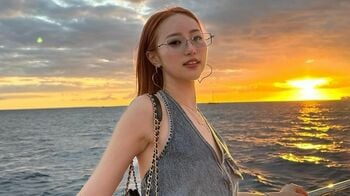 中町綾 兄･中町JPとの幼少期ショットを公開 仲睦まじい姿も「お兄ちゃんぶるな！」