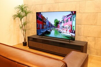 色鮮やか、黒が際立つ、55型大画面Mini LEDテレビが税込79,900円！ 全国のニトリ店舗で販売開始