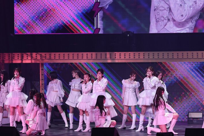 LE SSERAFIM・SAKURA&川栄李奈がサプライズVTR登場！一番の思い出は