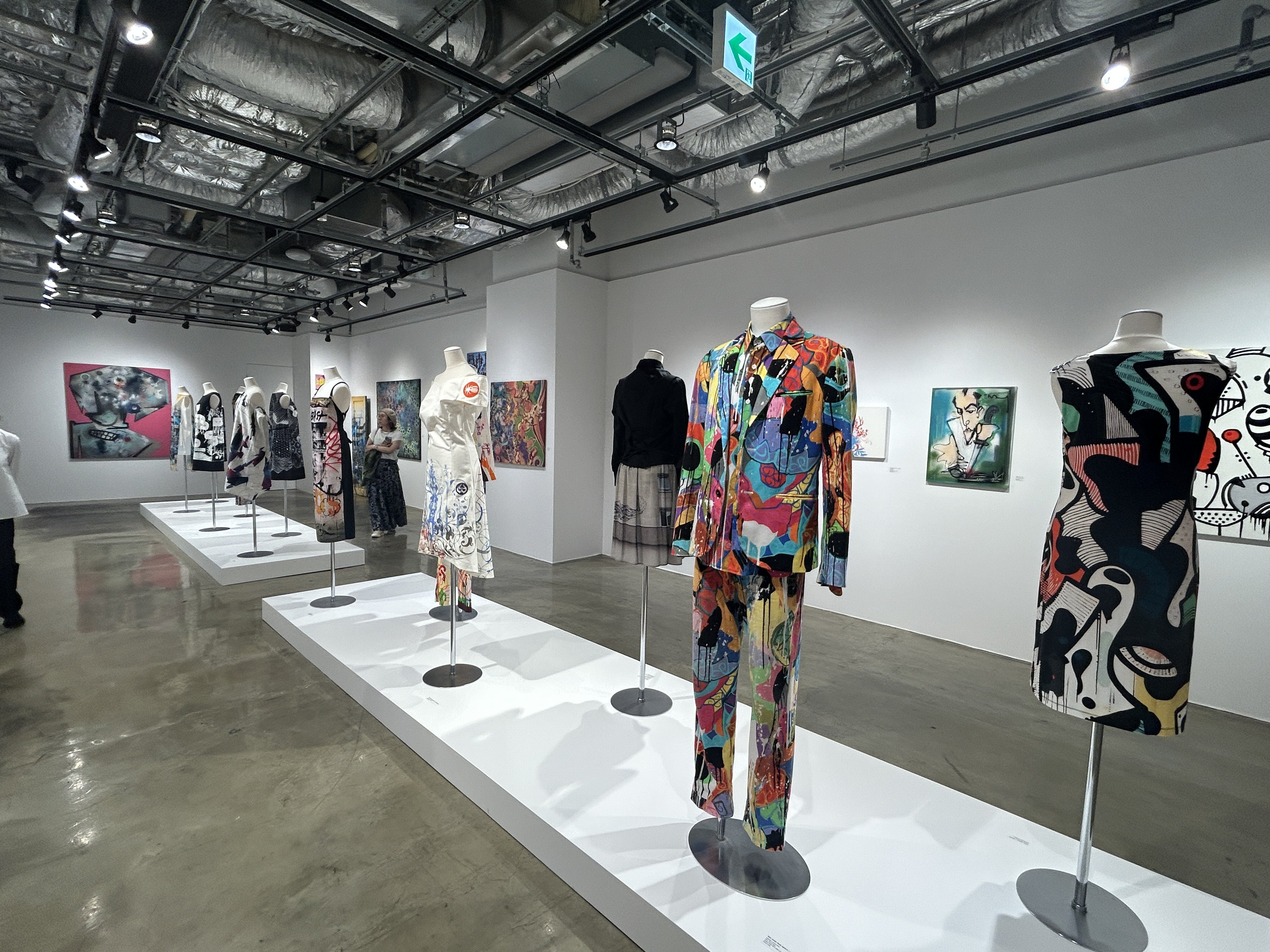 Walls can talk（壁は語る）」アニエス・ベーがストリートアートを支援