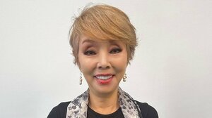 研ナオコ さっぱり刈り上げた新ヘアスタイル披露！「カッコイイ」「まねしたい」鏡越しにおどけた“変顔ショット”も注目
