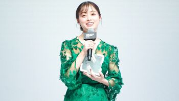 橋本環奈 自身の記事にビックリ「遊園地に行くのも、ニュースになる（笑）」
