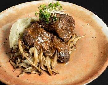 エゾシカ肉の食肉処理場がビストロフレンチを北海道美唄市でオープン！！身近な自然にある食材で伝統的なフランス料理を提供。2026年4月10日グランドオープン。