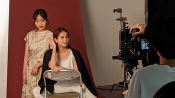 永島優美アナ＆藤本万梨乃アナ クールなポーズと表情を求められ「ドキドキの撮影でした（笑）」【女性アナカレンダー2022】