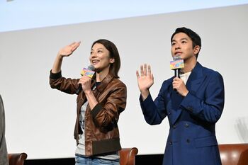 小池栄子・仲野太賀W主演『新宿野戦病院』キャバ嬢60人に見守られながら会見開催！「いい匂いがする～」「シャンパン入れたら…」