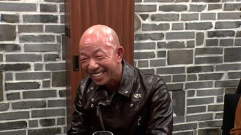 小峠英二“青の革ジャン”のイメージがつきすぎて「もう2年着てない」とお悩み相談！