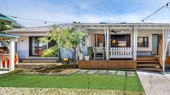 築40年が大変身！外観に4つのポイント…一級建築士が自宅をリノベ「カリフォルニアハウス」がスゴかった『ウラマヨ！』