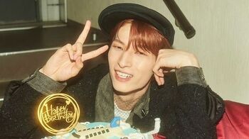 JO1金城碧海　24歳の誕生日に幼少期の写真を公開「今も昔もイケメン！」“SKY”入りバースデーケーキも！