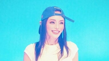 浜崎あゆみ 見事な“シックスパック”際立つステージショットを公開