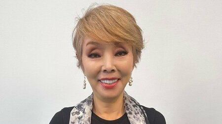 研ナオコ さっぱり刈り上げた新ヘアスタイル披露！「カッコイイ」「まねしたい」鏡越しにおどけた“変顔ショット”も注目