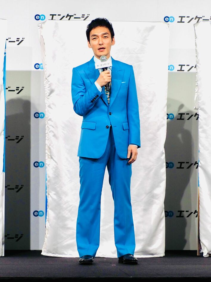 草彅剛 自虐発言で爆笑会見「慎吾ちゃんや吾郎さんなら輝いちゃうけど