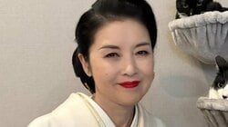 「満開宣言」藤あや子 自宅庭にある見事な藤棚を披露！年下夫から藤をプレゼントされたエピソードに「旦那様の愛情」「綺麗に咲いていますね」