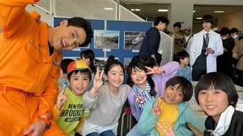 水上恒司と子どもたちを優しく見守る山下智久にファン「かわいい！」「あったかい！」『ブルーモーメント』