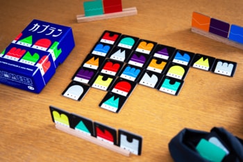 ボードゲーム『カブラン』2026年5月発売。じっくり系パズルと、ボードゲームらしい駆け引きの融合。