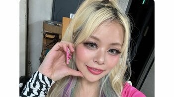 「一目ぼれした！」エルフ荒川 オン眉のピンク髪へ大胆イメチェンに大反響！大人ギャル姿に「破壊力えぐい！」「マジで大優勝」