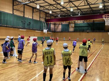 児童たちが「聞こえない世界」にふれた一日立教小学校にてデフスポーツ体験会を開催